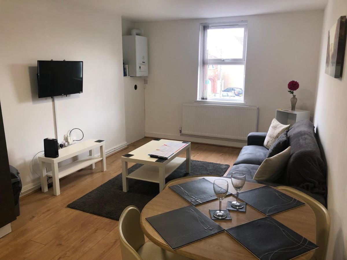 2 Bedroom Large First Floor Apartment With Free Parking Loughborough Zewnętrze zdjęcie
